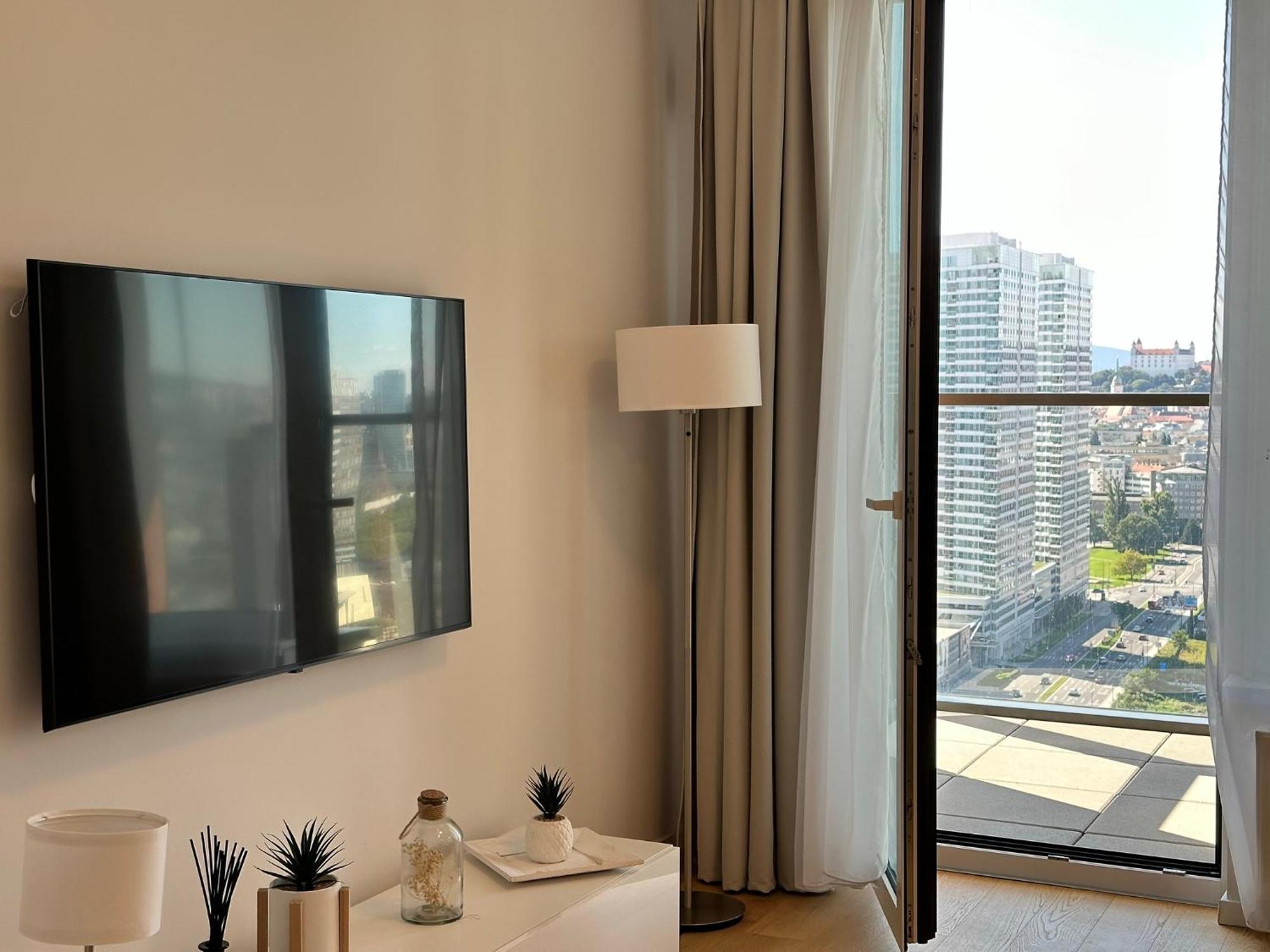 Vyhlad Na Mesto, 24. Poschodie, Free Parking บราติสลาวา ภายนอก รูปภาพ